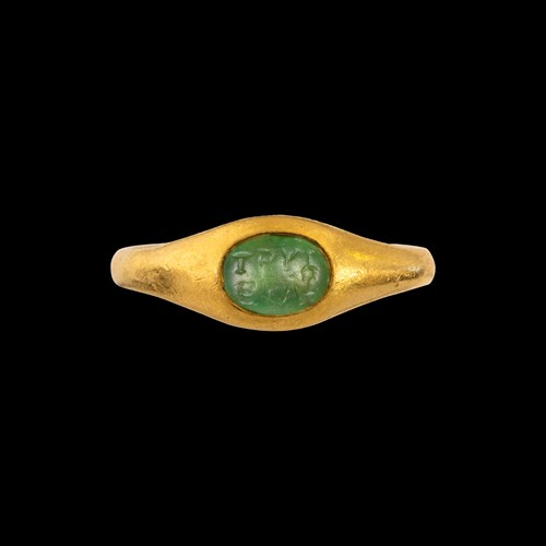 A high carat gold ring set with a Roman green chalcedony intaglio.Inscription.
